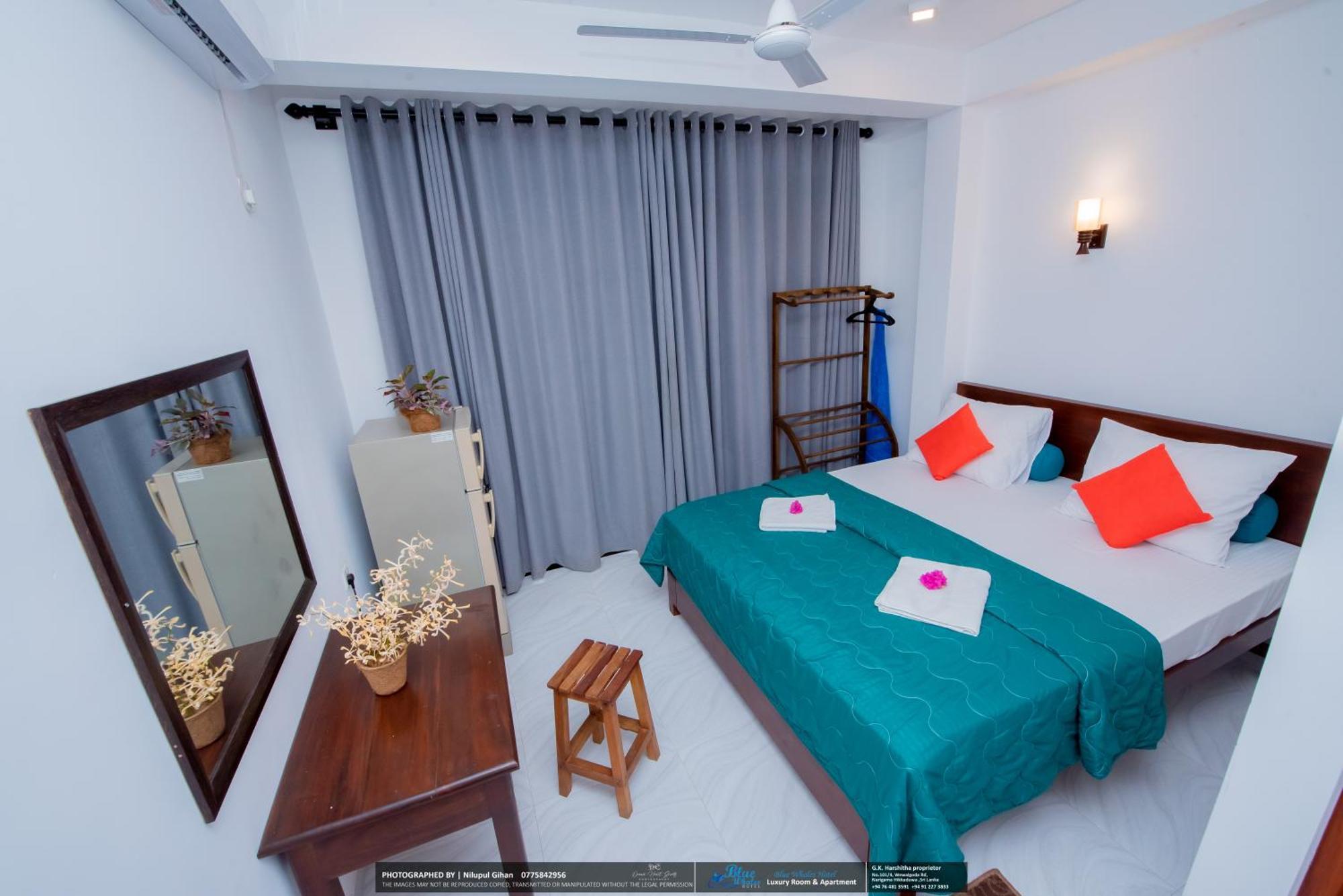 Blue Whales Hotel Hikkaduwa Exterior photo