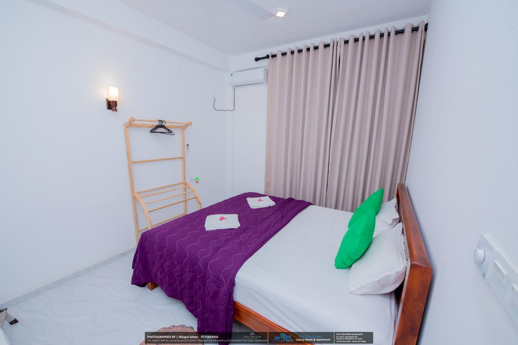 Blue Whales Hotel Hikkaduwa Exterior photo