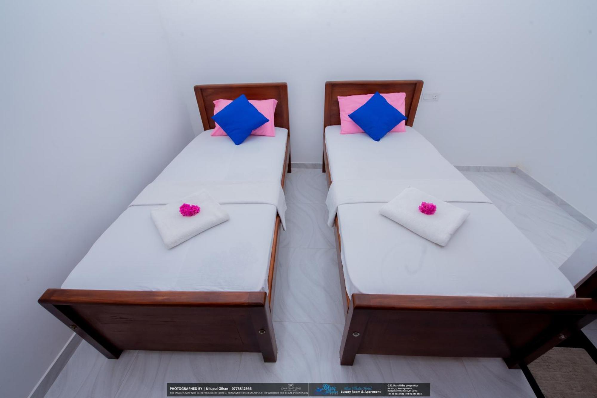 Blue Whales Hotel Hikkaduwa Exterior photo
